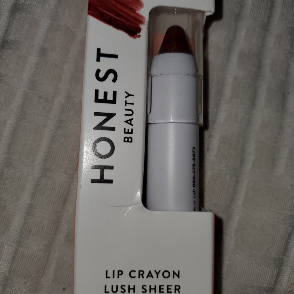 Honest beauty lip crayon in sheer Bordeaux
